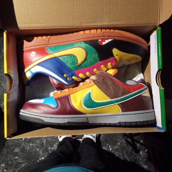 Special edition Mario and Luigi sb dunks main image 3